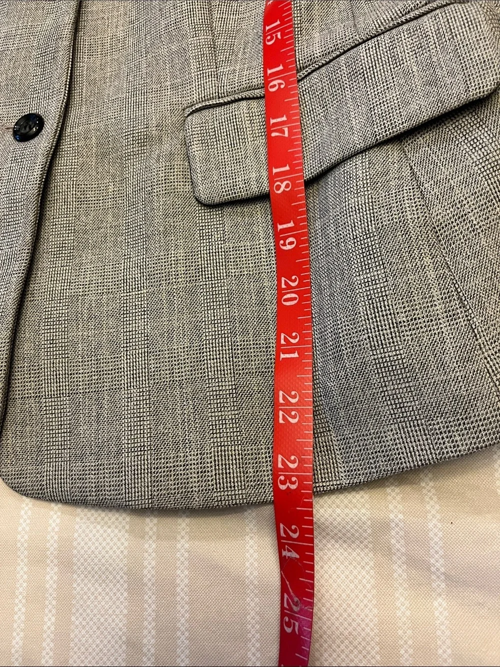 Blacker Women's Light Gray Two-Piece Suit - Tailored Blazer & Matching Pants.